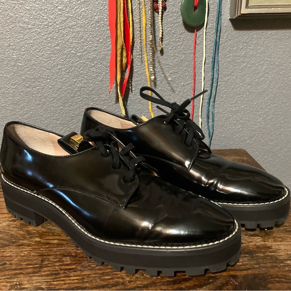 Stuart Weitzman Britton Black Oxfords - Picture 4 of 9